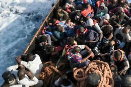 Migranti, affonda barcone al largo della Tunisia: 34 dispersi