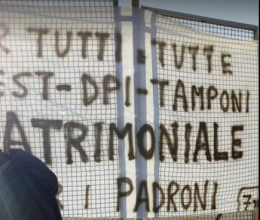 25 Aprile a Napoli, manifestazione dei disoccupati: tensione in piazza Municipio
