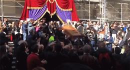 Ucciso per difendere la figlia, folla ai funerali