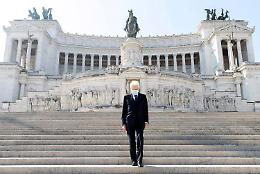 25 aprile, Mattarella e Draghi all'Altare della Patria