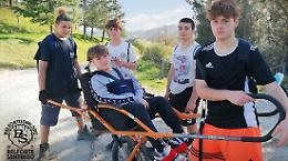 "Belfortissimi on the trail": 5 adolescenti con il sogno di Santiago e una speciale carrozzella per diversamente abili 