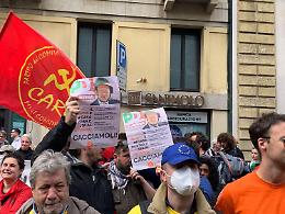 25 Aprile, Pd contestato a Milano: «Servi della Nato fuori dal corteo»