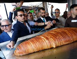 La sfogliatella più grande del mondo a piazza Garibaldi