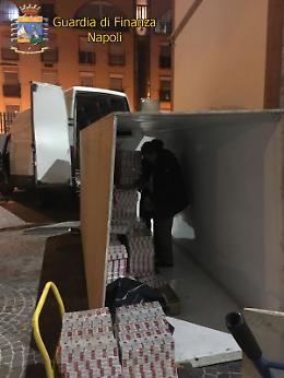 Carico da 700 chili di "bionde" di contrabbando, un arresto
