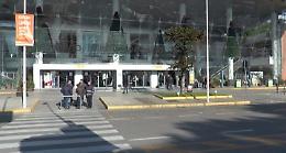 Lavoratori aeroportuali stagionali scendono in piazza
