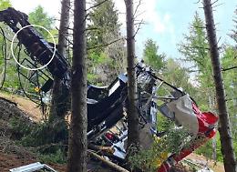 Tragedia in funivia, la svolta: «Gli indagati sapevano che la cabina viaggiava senza freni»