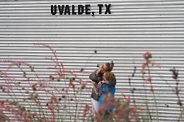 Sparatoria Texas, uccisi 19 bambini. Biden: «Fermare lobby armi»