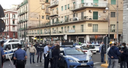 Spari contro auto in via Foria, paura in strada