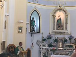 Scario, il parroco dall'altare: non rubate le elemosine, venite da me... ve li dò io i soldi