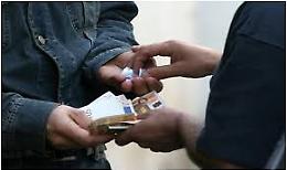 Portici, spacciava marijuana nella movida del Granatello