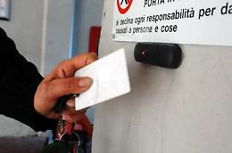 Impronte agli statali, è polemica