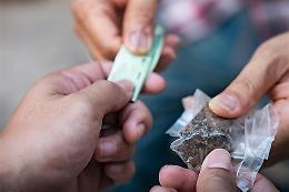 Spaccio con sms "circolari": pusher arrestato a Quarto
