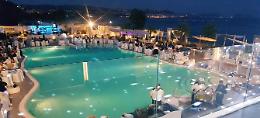 Bimbo annega in piscina durante il matrimonio, choc a Pozzuoli