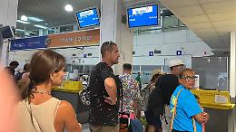 Volotea, volo Creta-Napoli: passeggeri napoletani lasciati a terra