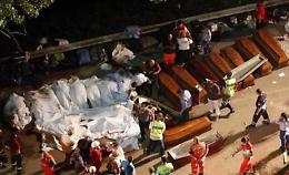 Strage del bus, Messa sotto al viadotto a Monteforte Irpino