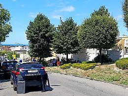Ferisce la moglie e si barrica in casa, arresto convalidato