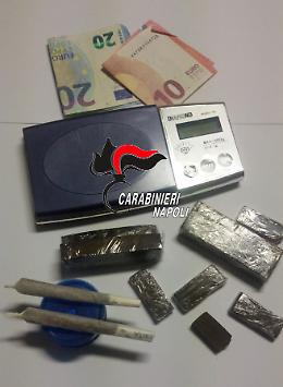 Due arrestati per spaccio a Casoria: uno è un disabile sulla carrozzina, l'altro prende il reddito di cittadinanza