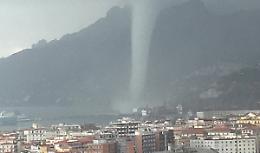 Maltempo, tromba d'aria a Salerno