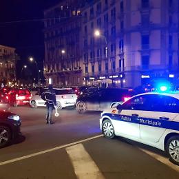 Urta taxi e sperona volante, inseguimento sul Lungomare