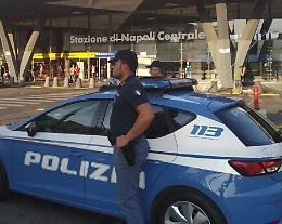 Piazza Garibaldi, tenta di rapinare una ragazza: arrestato
