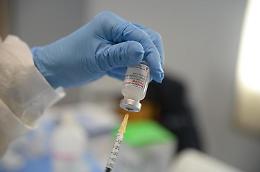 Terza dose, c'è l'ok del Cts. Si comincia con over 80, Rsa, sanitari e ultra fragili