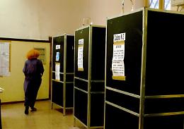 Elezioni a Napoli, duplicati e pioggia: scure sul voto