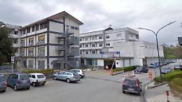 Ospedale di Polla, paziente positiva: altri 7 operatori confinati