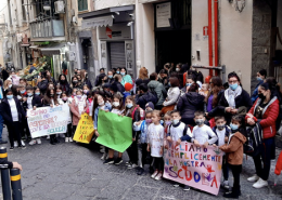 Scuola parzialmente chiusa, mamme protestano ai Quartieri