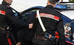 Stalker apposta l'ex compagna davanti al suo ufficio e la minaccia: arrestato