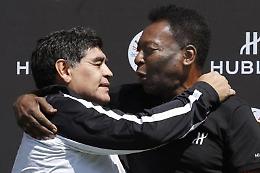 È morto Maradona, Pelé: «Giocheremo a calcio in cielo»