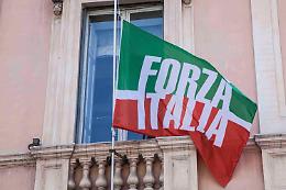 Dimissioni Conte, Forza Italia: «Costruttori fra noi? Balle»