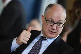 Gualtieri: «Blocco dei licenziamenti prorogato prima per tutti, poi sarà selettivo»