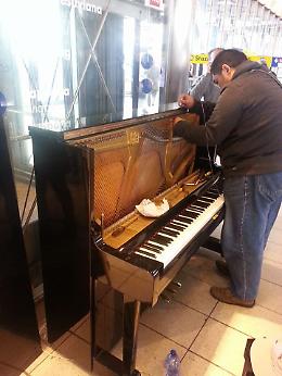 Vandalizzato il pianoforte della Stazione Centrale
