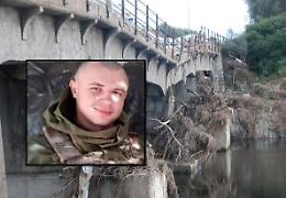 Soldato eroe si fa saltare in aria con il ponte per fermare l’avanzata russa