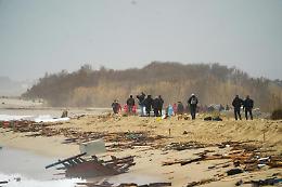 Naufragio davanti alle coste di Crotone, morti quasi 60 migranti