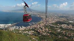 Funivia del Faito, turisti alla biglietteria chiedono di salire. Ma le corse sono ancora sospese