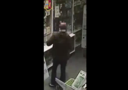 Torre del Greco, furto in farmacia ripreso dalle telecamere: arrestato 45enne