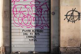 Cospito, distributori sigarette hackerati: su display frase «Fuori Alfredo dal 41 bis»