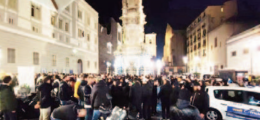 Ultrà del Napoli in aiuto ai commercianti di piazza del Gesù danneggiati dai tedeschi