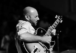 Stasera alle Terme di Agnano la chitarra di Mino Lanzieri