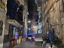 Picchia moglie e suocera davanti al figlio, arrestato