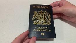Fermato con 4 passaporti inglesi, algerino denunciato