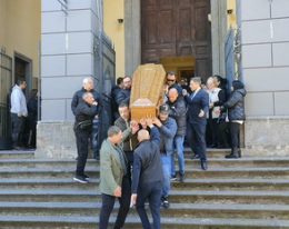 Rabbia e dolore ai funerali di Rosa Gigante