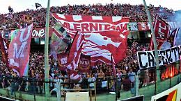 Gli ultras della Salernitana contro lo spostamento del derby a domenica