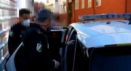 "Devo cucinarmi da solo, papà abusa della mia sorellastra", la denuncia di un bambino di 9 anni 