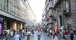 Ruba una collana in un negozio del centro, denunciata