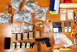 Droga e armi in casa, arrestata 36enne