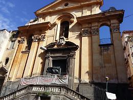 Lo strano caso di Sant'Antonio a Tarsia: chiesa occupata, in vendita e fatiscente