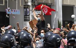 Tunisia, presidente Saied sospende parlamento e licenzia premie