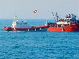 Altra tragedia nel Canale di Sicilia, 50 immigrati morti